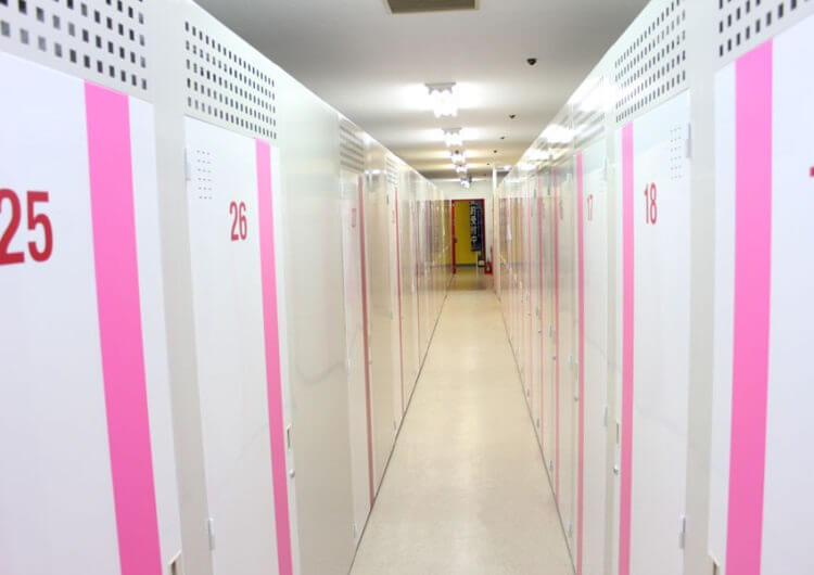 千葉の屋内トランクルームと屋外型の違いを比較するポイント